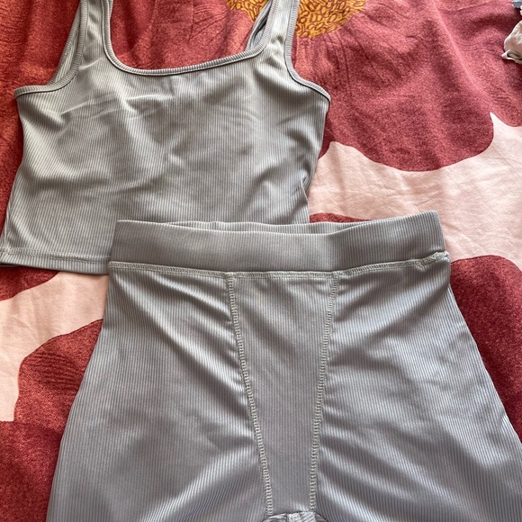 Ribbed grey tank and biker shorts set - Picture 5 of 5